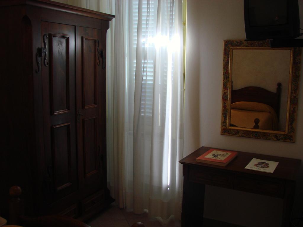 Hotel Palazzo Brunamonti Bevagna Eksteriør bilde