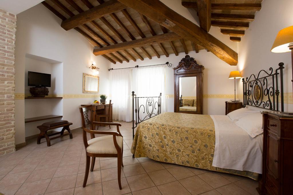 Hotel Palazzo Brunamonti Bevagna Eksteriør bilde